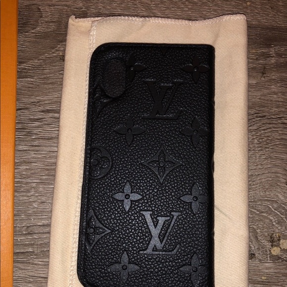 Louis Vuitton iPhone X/XS Folio - Picture 3 of 3